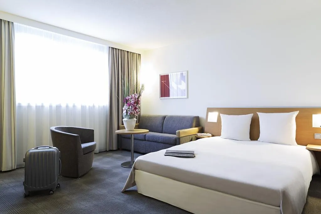 פרנקפורט Novotel Frankfurt City 4*,