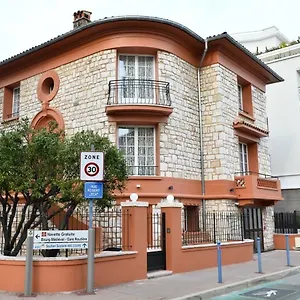 https://villa-le-lierre.fr-provencehotel.com