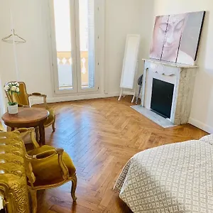 https://appartment-le-charme-du-bourgeois.fr-provencehotel.com